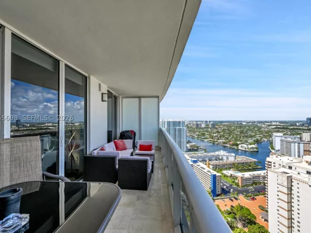 3-bedroom condo for rent in Hallandale Beach - 1850 S Ocean Dr 3207 - MondialRealty