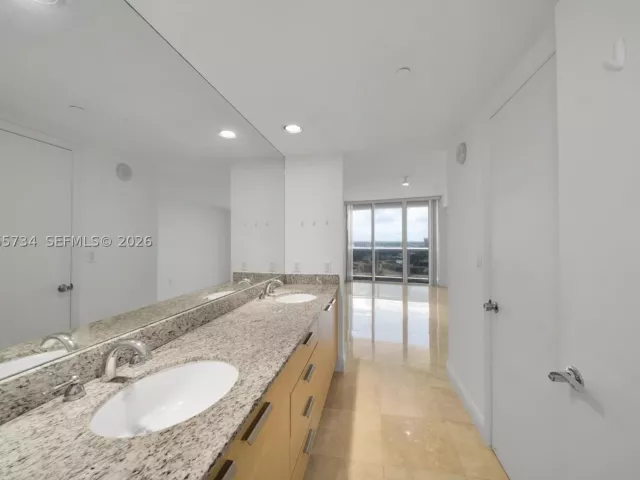 2-bedroom condo for rent in Hallandale Beach - 1800 S Ocean Dr 1809 - MondialRealty