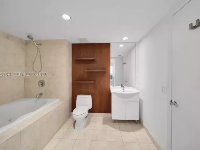 2-bedroom condo for rent in Hallandale Beach - 1800 S Ocean Dr 1809 - MondialRealty