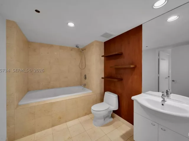 2-bedroom condo for rent in Hallandale Beach - 1800 S Ocean Dr 1809 - MondialRealty