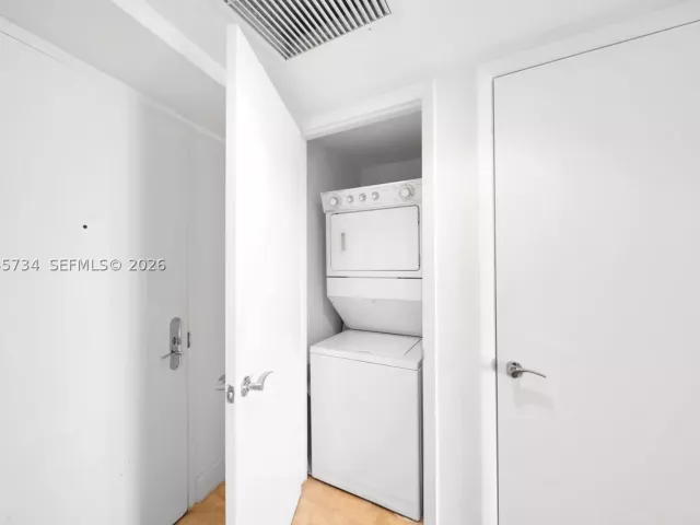 2-bedroom condo for rent in Hallandale Beach - 1800 S Ocean Dr 1809 - MondialRealty
