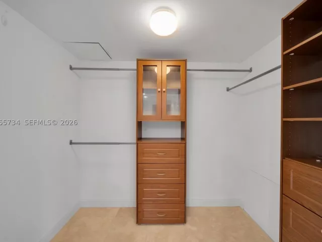 2-bedroom condo for rent in Hallandale Beach - 1800 S Ocean Dr 1809 - MondialRealty