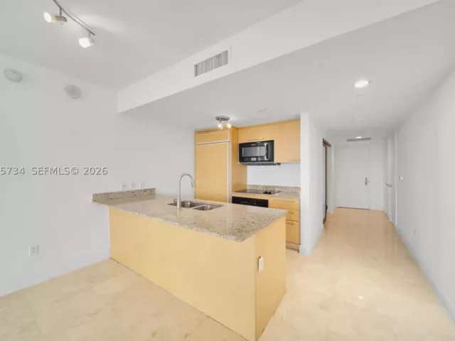 2-bedroom condo for rent in Hallandale Beach - 1800 S Ocean Dr 1809 - MondialRealty