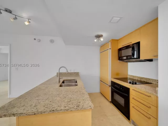 2-bedroom condo for rent in Hallandale Beach - 1800 S Ocean Dr 1809 - MondialRealty