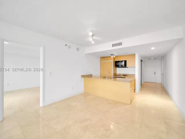 2-bedroom condo for rent in Hallandale Beach - 1800 S Ocean Dr 1809 - MondialRealty
