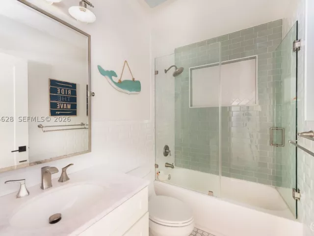 3-bedroom home for sale in Miami - 4155 Pamona Ave - MondialRealty