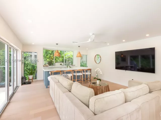 3-bedroom home for sale in Miami - 4155 Pamona Ave - MondialRealty