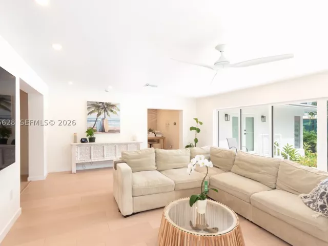 3-bedroom home for sale in Miami - 4155 Pamona Ave - MondialRealty
