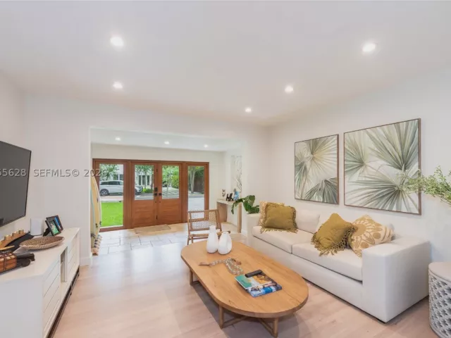 3-bedroom home for sale in Miami - 4155 Pamona Ave - MondialRealty