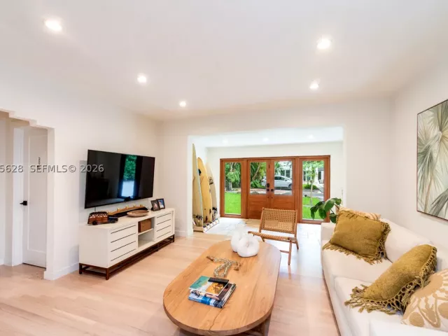 3-bedroom home for sale in Miami - 4155 Pamona Ave - MondialRealty