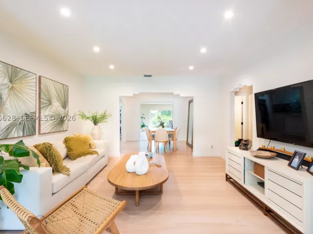 3-bedroom home for sale in Miami - 4155 Pamona Ave - MondialRealty