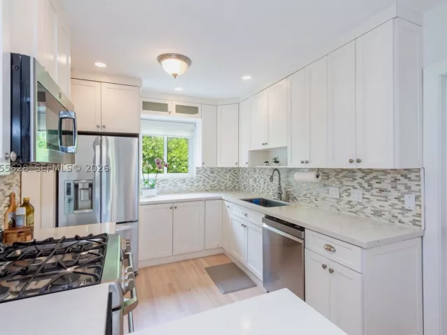 3-bedroom home for sale in Miami - 4155 Pamona Ave - MondialRealty