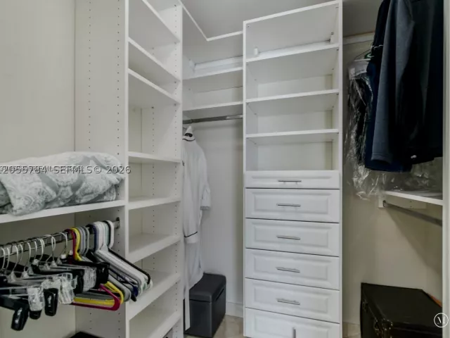 3-bedroom condo for rent in Sunny Isles Beach - 150 Sunny Isles Blvd 1-1801 - MondialRealty