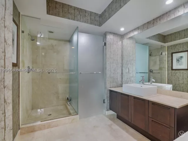 3-bedroom condo for rent in Sunny Isles Beach - 150 Sunny Isles Blvd 1-1801 - MondialRealty