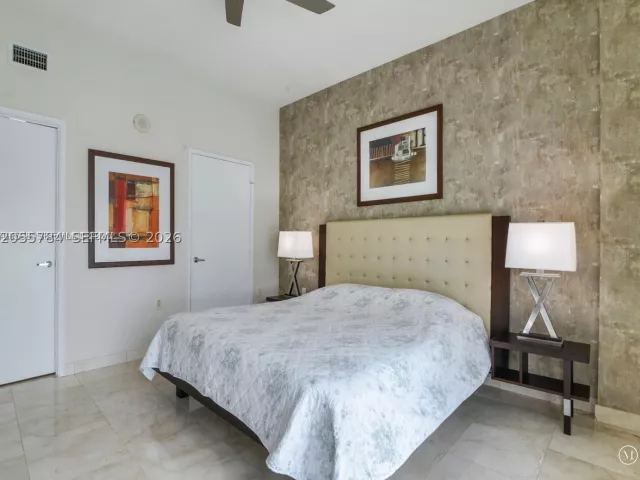3-bedroom condo for rent in Sunny Isles Beach - 150 Sunny Isles Blvd 1-1801 - MondialRealty