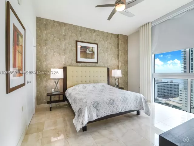 3-bedroom condo for rent in Sunny Isles Beach - 150 Sunny Isles Blvd 1-1801 - MondialRealty