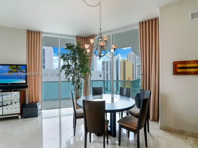 3-bedroom condo for rent in Sunny Isles Beach - 150 Sunny Isles Blvd 1-1801 - MondialRealty