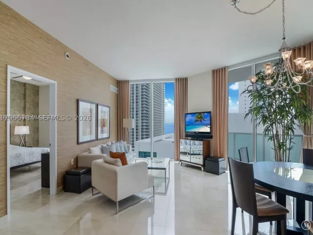 3-bedroom condo for rent in Sunny Isles Beach - 150 Sunny Isles Blvd 1-1801 - MondialRealty