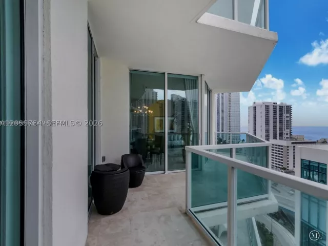 3-bedroom condo for rent in Sunny Isles Beach - 150 Sunny Isles Blvd 1-1801 - MondialRealty