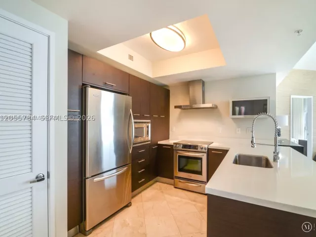 3-bedroom condo for rent in Sunny Isles Beach - 150 Sunny Isles Blvd 1-1801 - MondialRealty