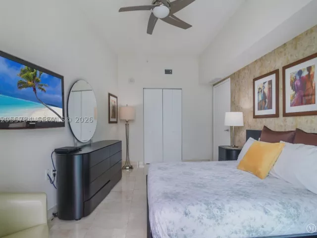 3-bedroom condo for rent in Sunny Isles Beach - 150 Sunny Isles Blvd 1-1801 - MondialRealty