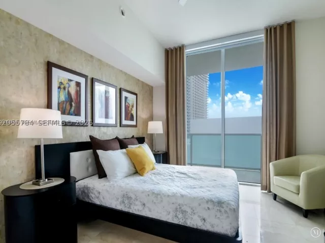 3-bedroom condo for rent in Sunny Isles Beach - 150 Sunny Isles Blvd 1-1801 - MondialRealty