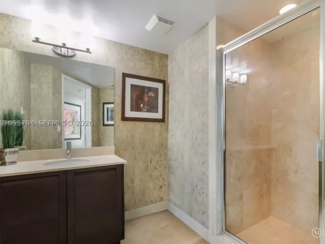 3-bedroom condo for rent in Sunny Isles Beach - 150 Sunny Isles Blvd 1-1801 - MondialRealty