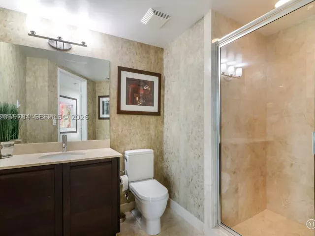 3-bedroom condo for rent in Sunny Isles Beach - 150 Sunny Isles Blvd 1-1801 - MondialRealty