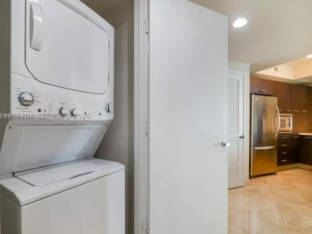 3-bedroom condo for rent in Sunny Isles Beach - 150 Sunny Isles Blvd 1-1801 - MondialRealty