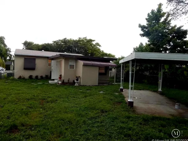 3-bedroom home for rent in Hollywood - 1111 N 25TH Avenue - MondialRealty