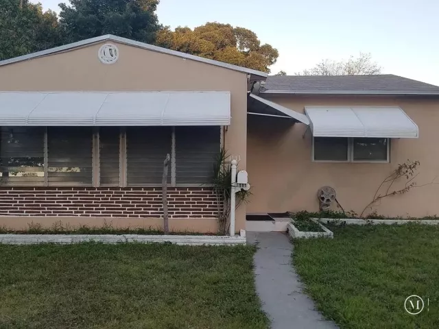 3-bedroom home for rent in Hollywood - 1111 N 25TH Avenue - MondialRealty