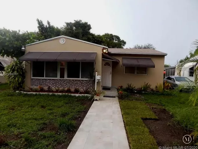 3-bedroom home for rent in Hollywood - 1111 N 25TH Avenue - MondialRealty