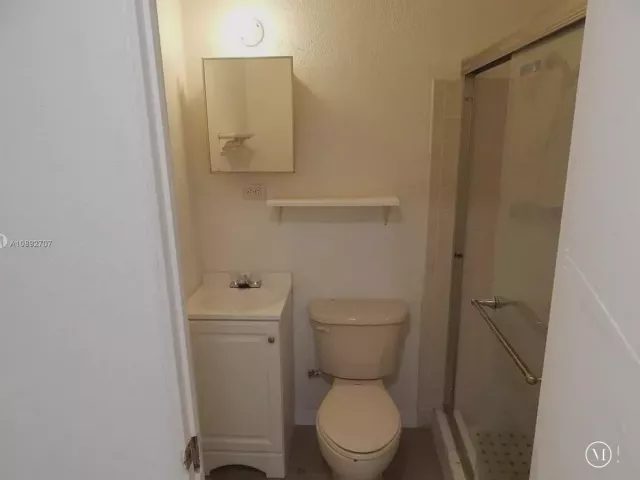 3-bedroom home for rent in Hollywood - 1111 N 25TH Avenue - MondialRealty