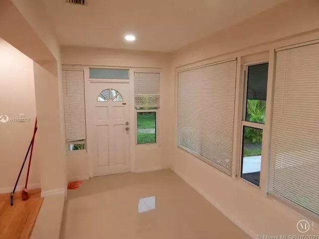 3-bedroom home for rent in Hollywood - 1111 N 25TH Avenue - MondialRealty