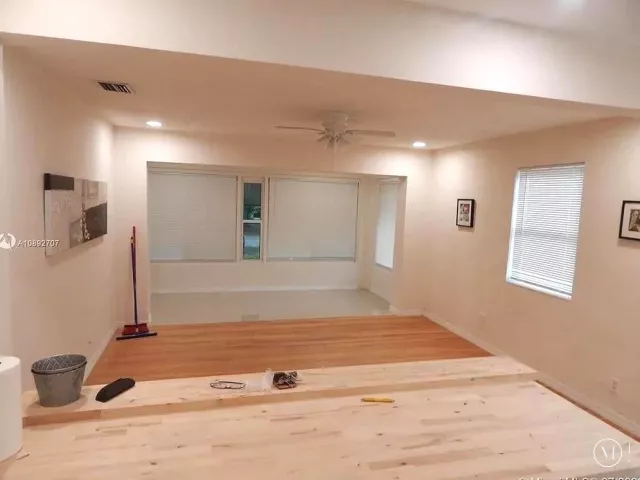 3-bedroom home for rent in Hollywood - 1111 N 25TH Avenue - MondialRealty