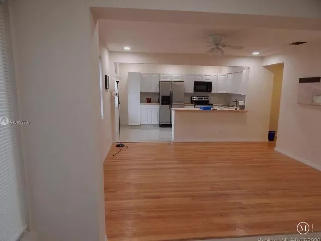 3-bedroom home for rent in Hollywood - 1111 N 25TH Avenue - MondialRealty