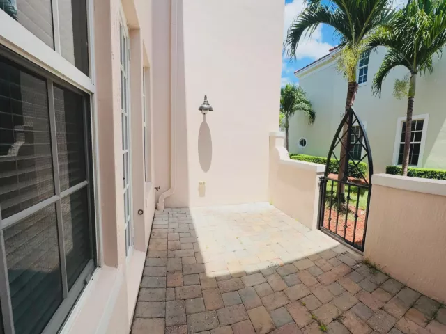 3-bedroom home for sale in Boca Raton - 8296 NW 9th Avenue - MondialRealty
