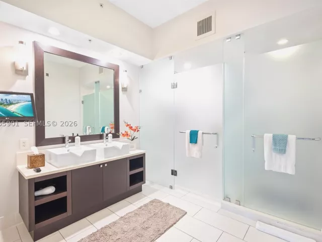 3-bedroom home for rent in Doral - 5300 NW 87th Ave 612 - MondialRealty