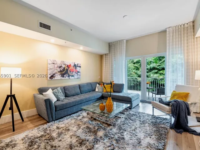 3-bedroom home for rent in Doral - 5300 NW 87th Ave 612 - MondialRealty
