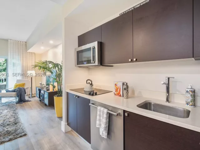3-bedroom home for rent in Doral - 5300 NW 87th Ave 612 - MondialRealty