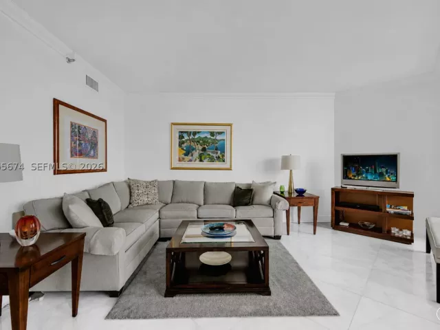 2-bedroom condo for sale in Aventura - 3000 Island Blvd 505 - MondialRealty