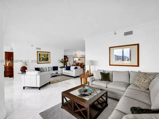 2-bedroom condo for sale in Aventura - 3000 Island Blvd 505 - MondialRealty