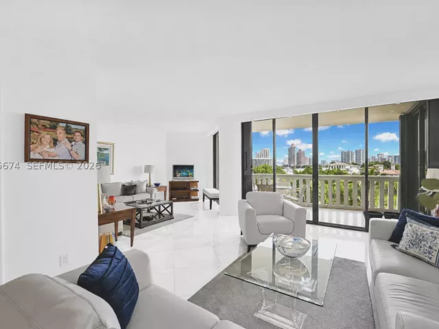 2-bedroom condo for sale in Aventura - 3000 Island Blvd 505 - MondialRealty