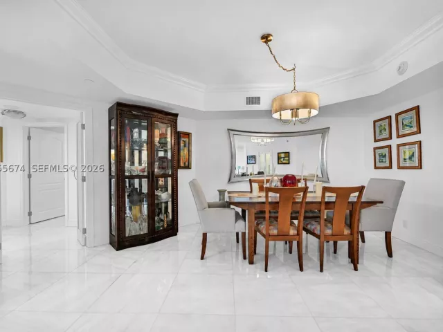 2-bedroom condo for sale in Aventura - 3000 Island Blvd 505 - MondialRealty