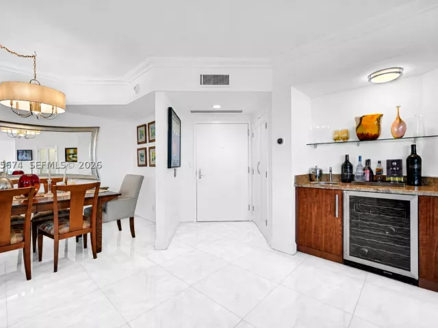 2-bedroom condo for sale in Aventura - 3000 Island Blvd 505 - MondialRealty