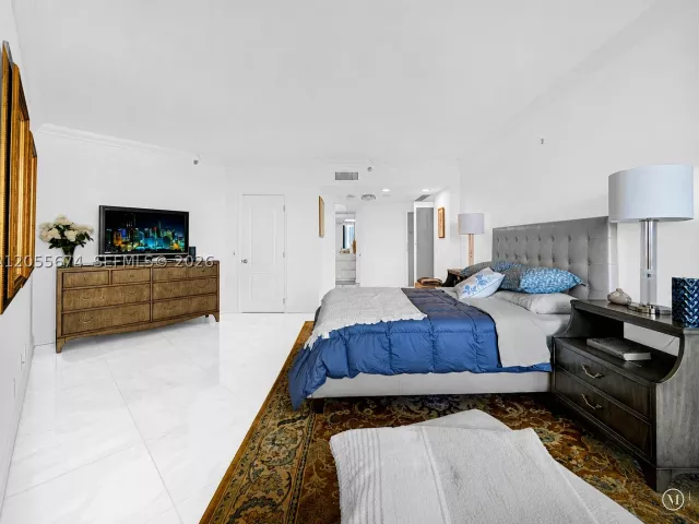 2-bedroom condo for sale in Aventura - 3000 Island Blvd 505 - MondialRealty