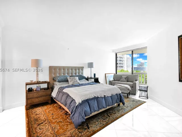 2-bedroom condo for sale in Aventura - 3000 Island Blvd 505 - MondialRealty