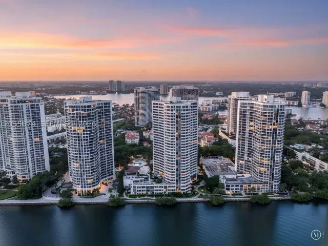 2-bedroom condo for sale in Aventura - 3000 Island Blvd 505 - MondialRealty
