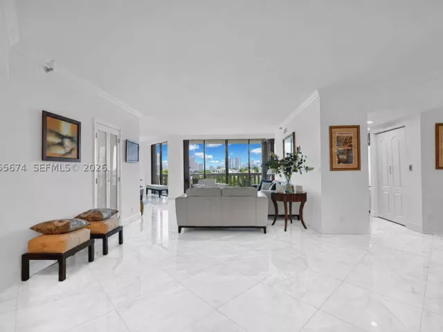 2-bedroom condo for sale in Aventura - 3000 Island Blvd 505 - MondialRealty