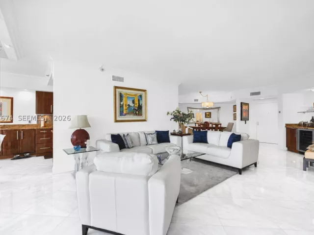2-bedroom condo for sale in Aventura - 3000 Island Blvd 505 - MondialRealty